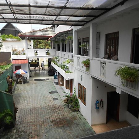Shanith Guesthouse Negombo Exteriör bild