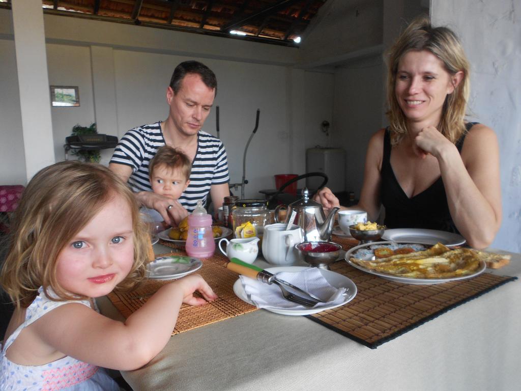 Shanith Guesthouse Negombo Rum bild
