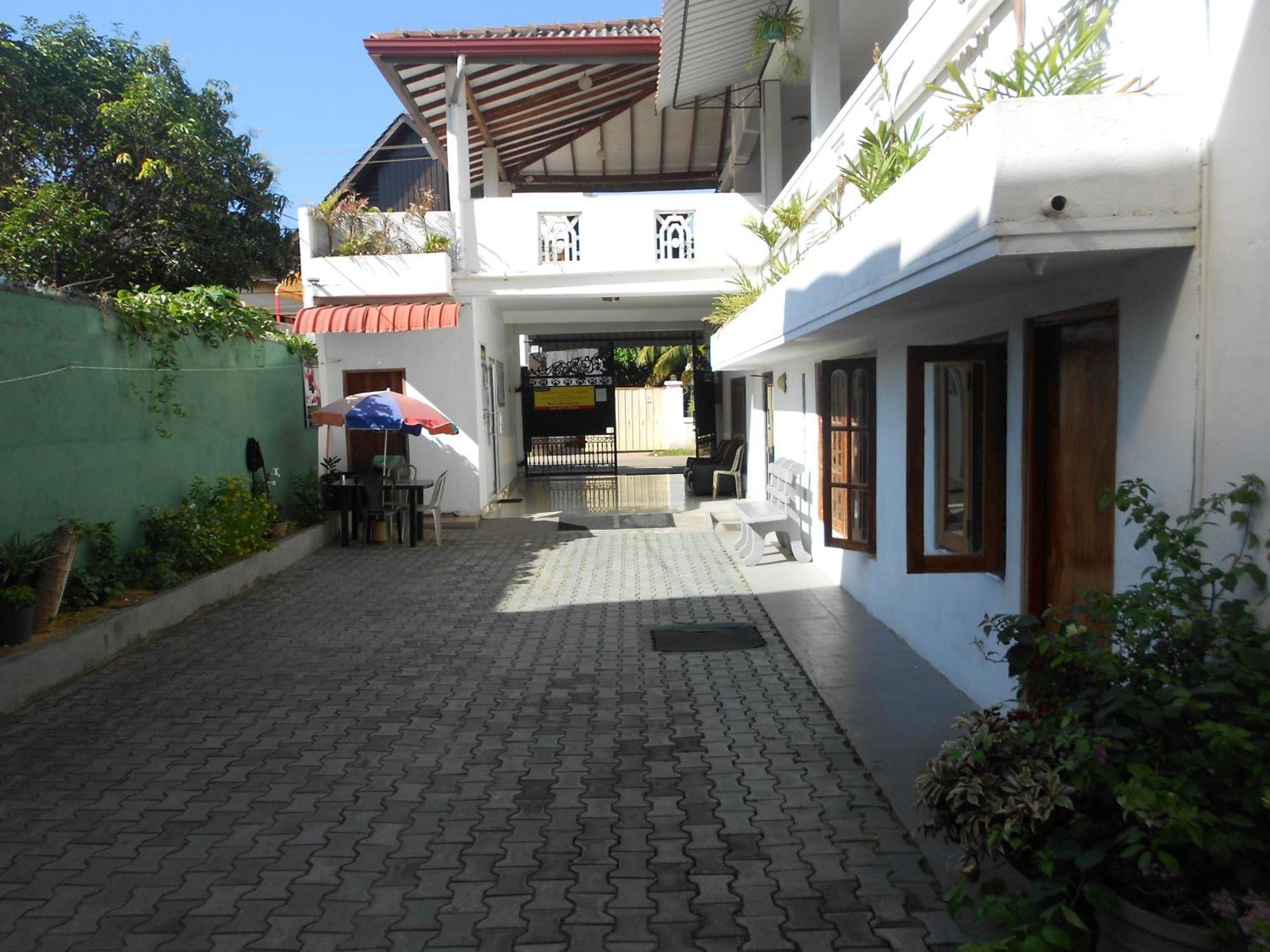 Shanith Guesthouse Negombo Exteriör bild