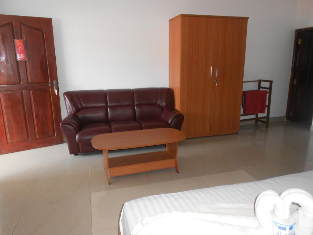 Shanith Guesthouse Negombo Exteriör bild