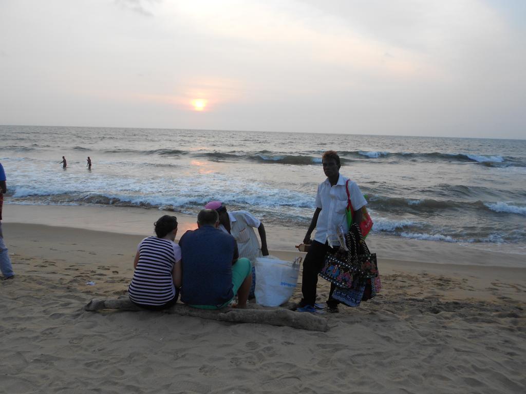 Shanith Guesthouse Negombo Exteriör bild