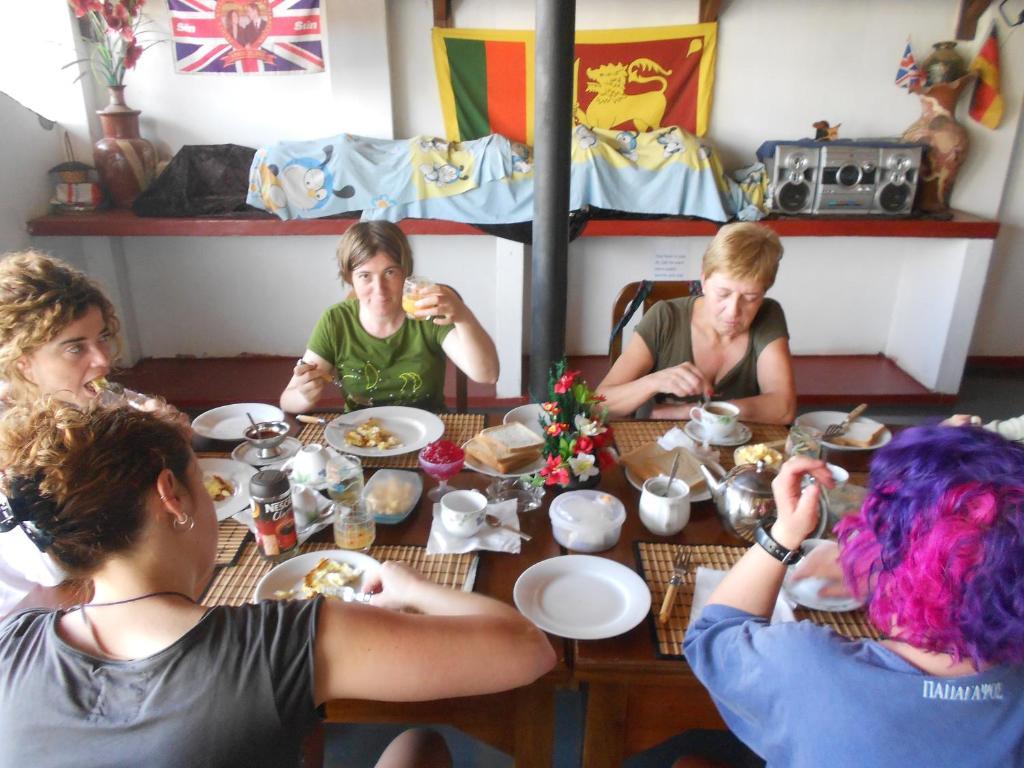 Shanith Guesthouse Negombo Rum bild